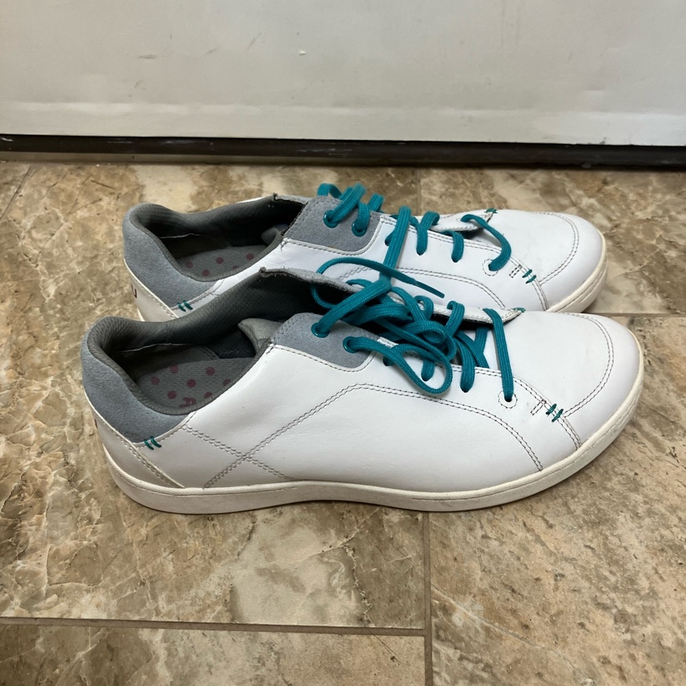 Ahnu Noe Taupe Leather Sneakers size 10